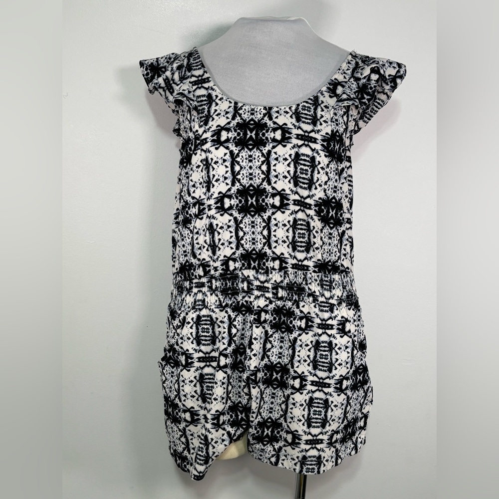 Charlotte Russe Dark Blue White Print Flutter Sleeves Shorts Romper Size Medium
